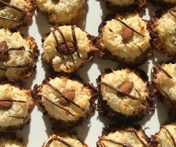 Finished grilled macaroons on a white table.