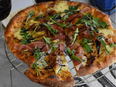 Pizza with Figs, Caramelized Onions, Prosciutto and Blue Cheese Recipe | Blue Rhino