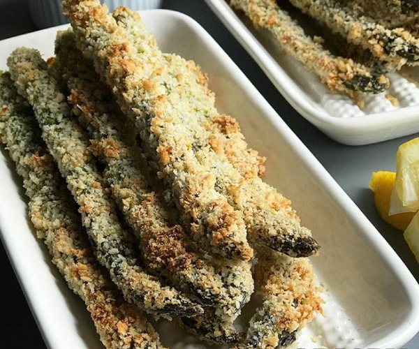 Crispy Asparagus with Roasted Garlic Aioli