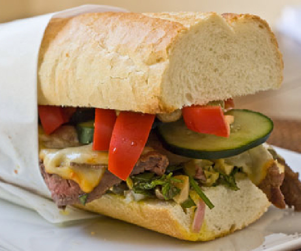 Grilled Peppercorn Sirloin Sandwiches with Sun Dried Tomato Aioli Recipe | Blue Rhino